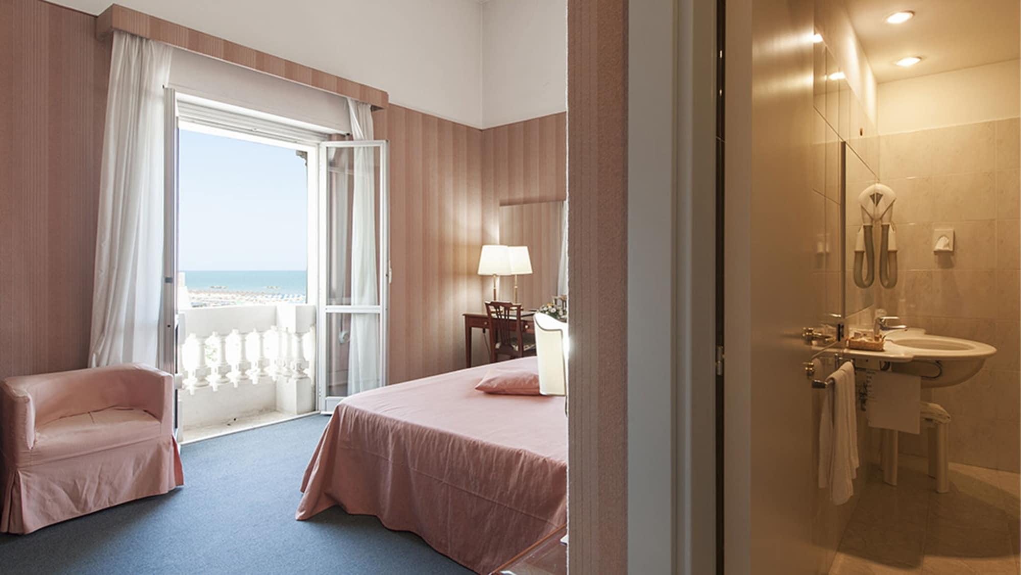 Hotel Esplanade Pescara Bagian luar foto