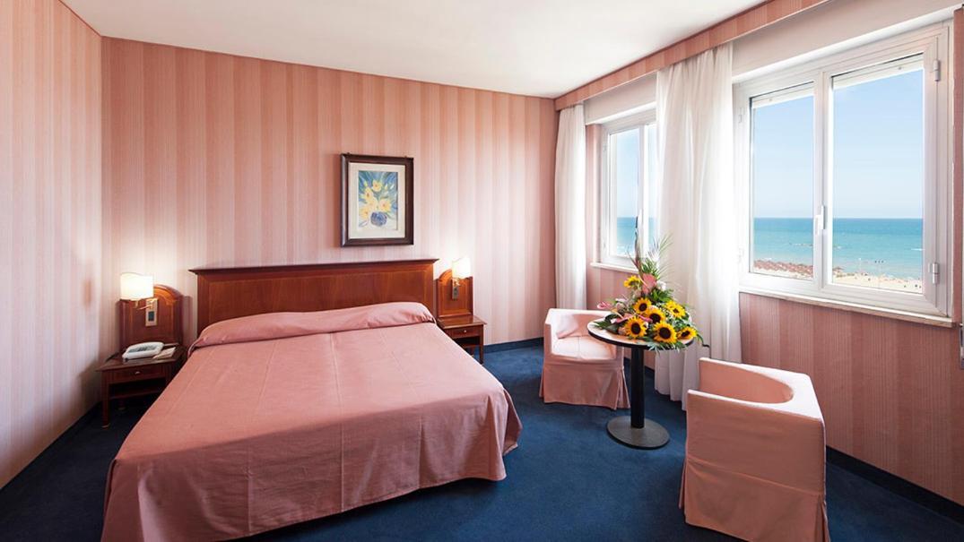 Hotel Esplanade Pescara Bagian luar foto