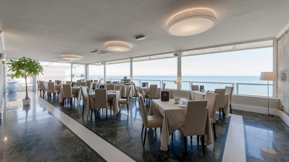 Hotel Esplanade Pescara Bagian luar foto