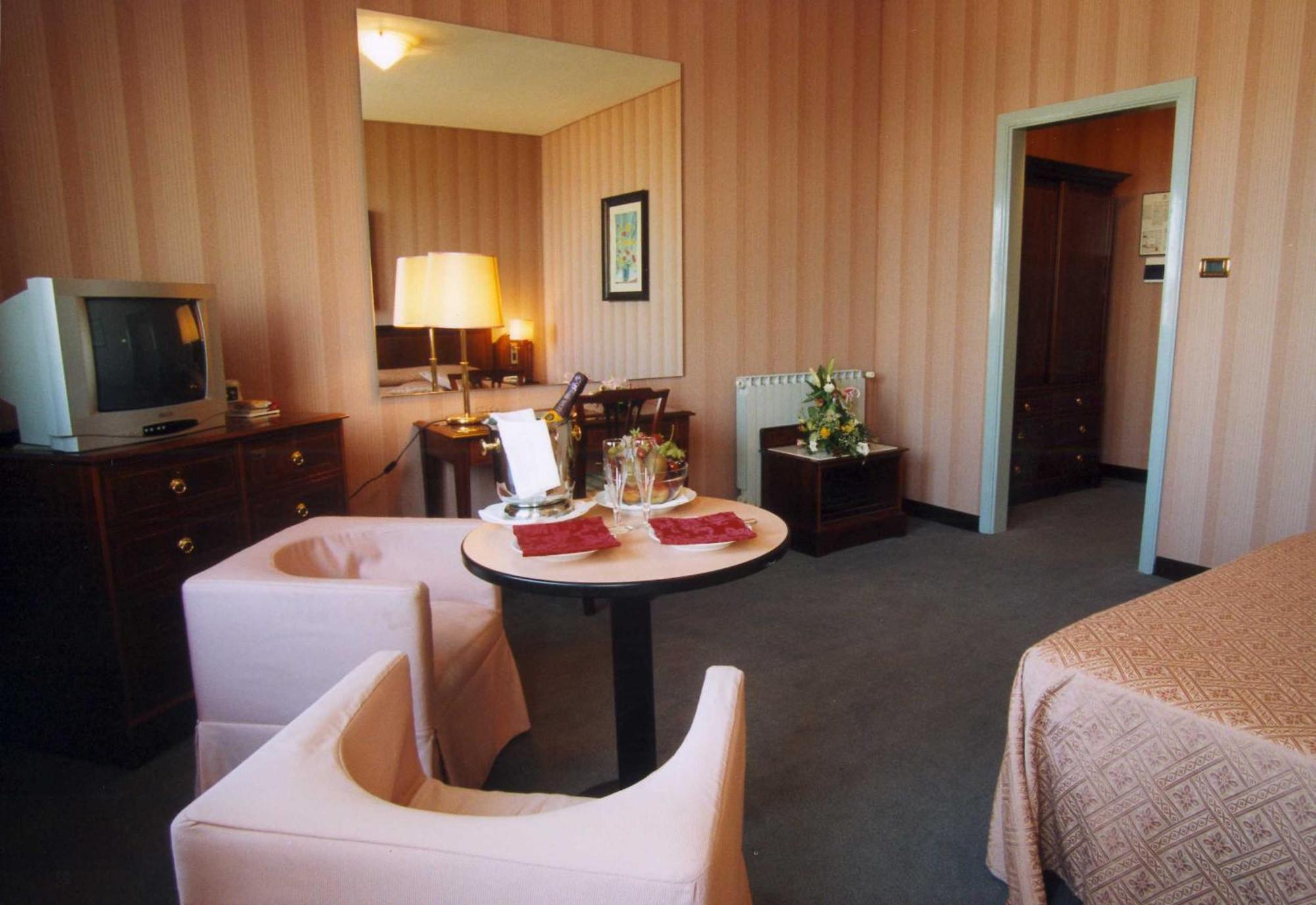 Hotel Esplanade Pescara Bagian luar foto