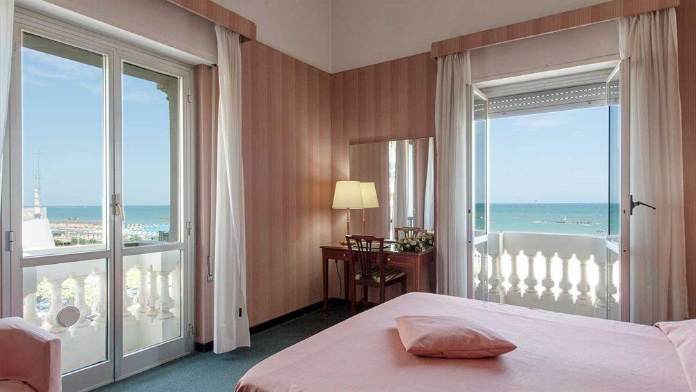 Hotel Esplanade Pescara Bagian luar foto